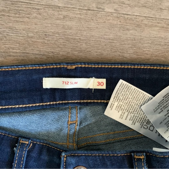 EUC Women Levi’s 712 slim size 30 dark denim jeans 031424 - Picture 4 of 9